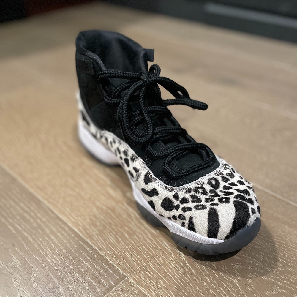 Women’s Nike Air Jordan Retro 11 Animal Instinct SIZE 9